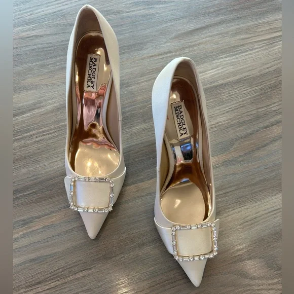Badgley Mischka Devi Pointed Pump Cream Heels With Crystal Embellishment Size 10 - Picture 5 of 9